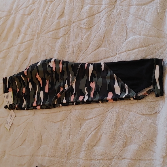 NWT Girl's Old Navy Go-Dry leggings XL (14-16) - Picture 2 of 6